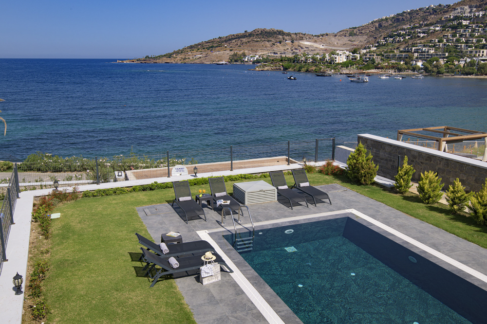 Sea and beach front holiday villas for rent Peninsula Villas Bodrum