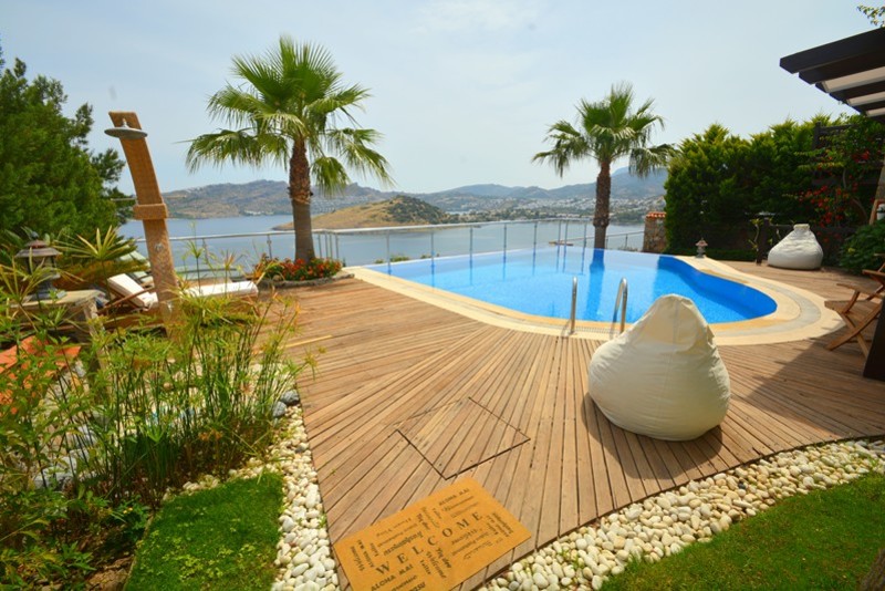 Swaying Palms at this Yalikavak Bodrum Turkey villa with private pool Peninsula Villas Bodrum